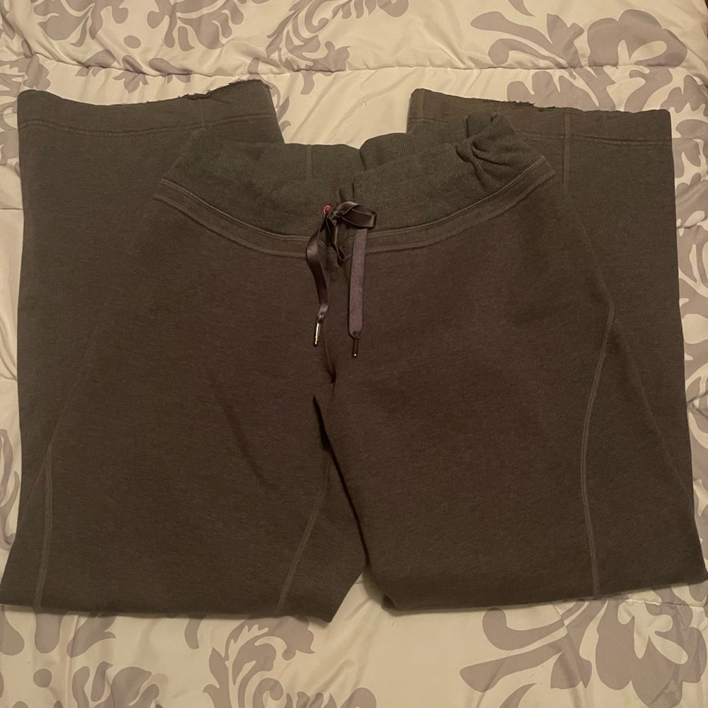 GUC LULULEMON SZ 10 dark grey drawstring flare leg fleece lounge pants